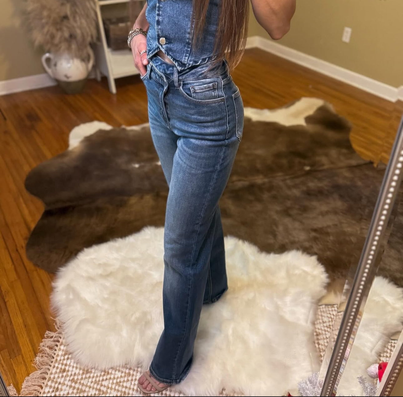 Crossed waist high rise jean